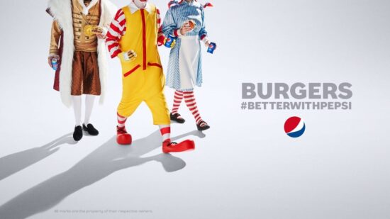 Burgers better with Pepsi. 從包裝袋中找到的創意